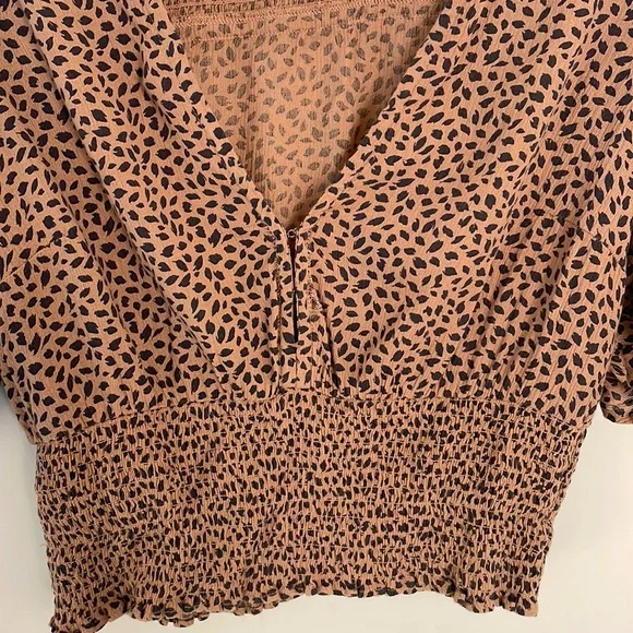 ABERCROMBIE & FITCH - Smocked Waist Top - Picture 2 of 4